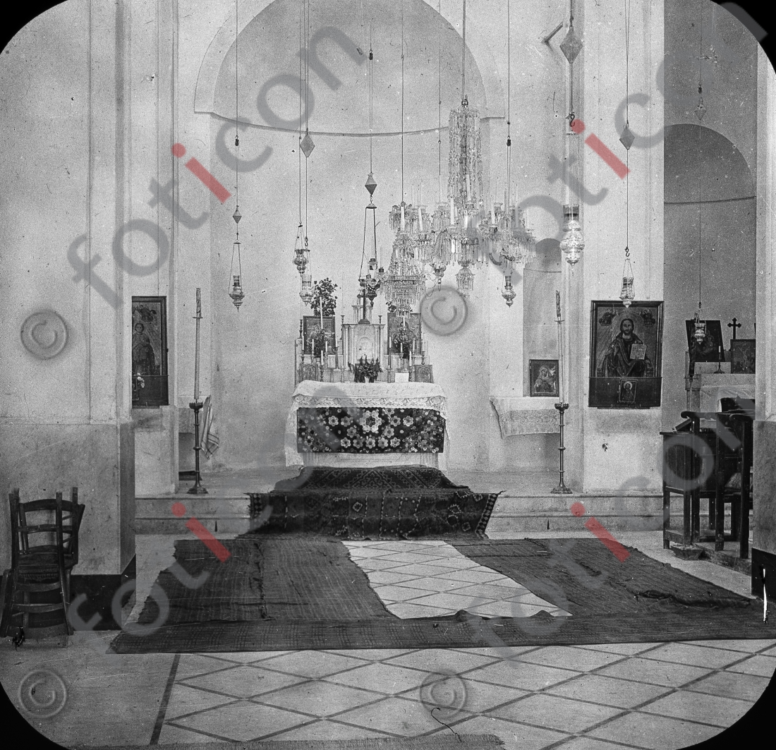 Kircheninnenraum in Palästina | Church interior in Palestine (foticon-simon-heiligesland-54-059-sw.jpg)